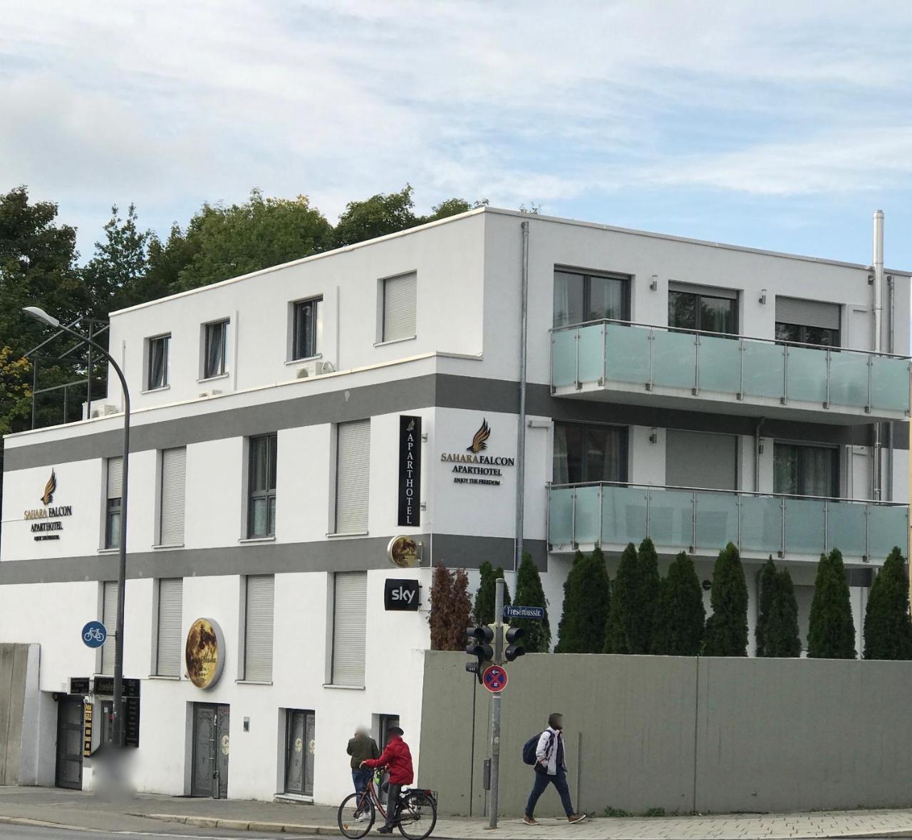 Sahara Falcon Munich Exterior photo